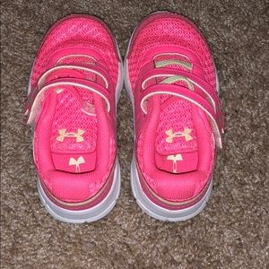 Size 6 Toddler Girls Under Armour shoes
